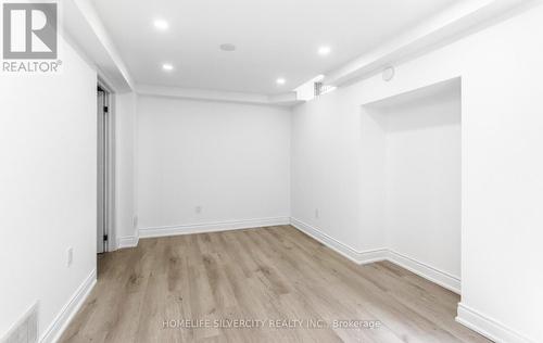 303 Hickory Circle, Oakville, ON 