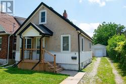 2 EASTBOURNE AVENUE St. Catharines (Facer), ON L2M 5K4