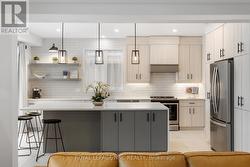 Kitchen 2 toned cabinetry - 