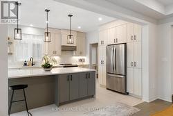 Lots of pantry cupboards - 