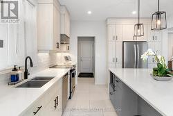 Double sinks, s/s appliances - 