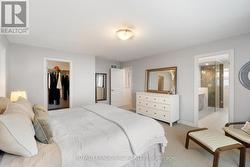 Primary bedroom w/ walk-in closet & ensuite - 