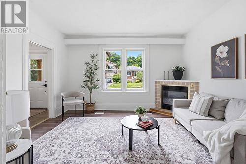 179 Elizabeth Street, Guelph (St. Patrick'S Ward), ON - Indoor Photo Showing Living Room With Fireplace
