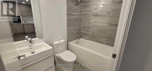 1807 - 39 Roehampton Avenue E, Toronto, ON 