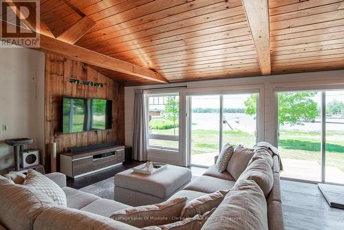 21 Ellery Road, Georgian Bay (Baxter), ON - Indoor Photo Showing Living Room