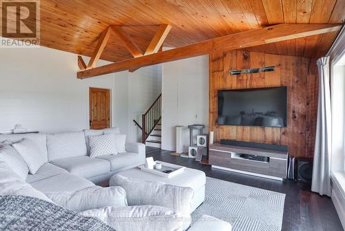 21 Ellery Road, Georgian Bay (Baxter), ON - Indoor Photo Showing Living Room