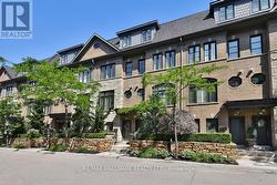32 LOBO MEWS Toronto, ON M8Z 0B1