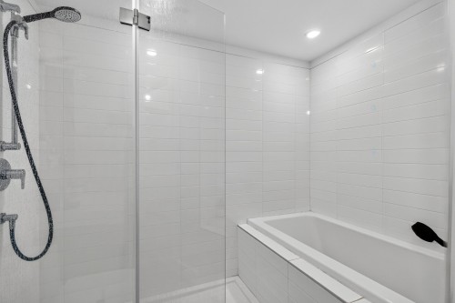 Bathroom - 311-85 Rue De Castelnau O., Montréal (Villeray/Saint-Michel/Parc-Extension), QC - Indoor Photo Showing Bathroom