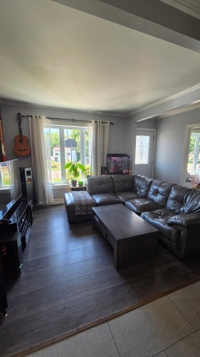 Salon - 352 Rue Perreault, Blainville, QC - Indoor Photo Showing Living Room