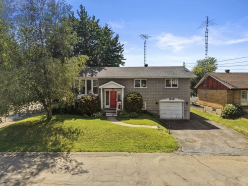 230 Rue Mary  Lachute, QC J8H 2C6