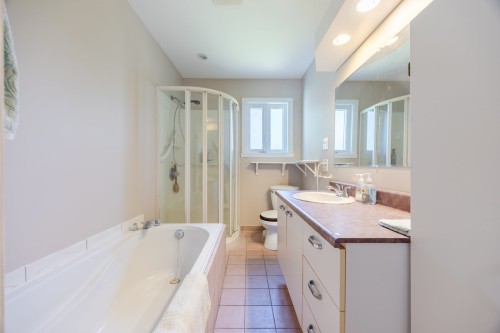 Bathroom - 415 Av. Thorncrest, Dorval, QC 