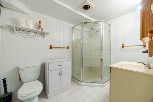 Bathroom - 415 Av. Thorncrest, Dorval, QC 