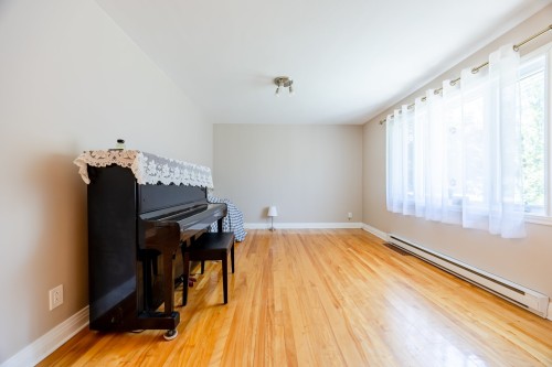 Living Room - 415 Av. Thorncrest, Dorval, QC 