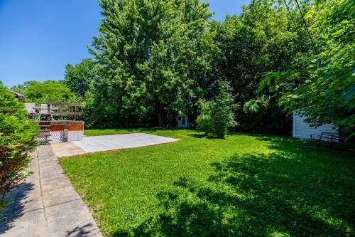 Courtyard - 415 Av. Thorncrest, Dorval, QC 