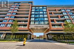 605 - 99 EAGLE ROCK WAY  Vaughan, ON L6A 5A7