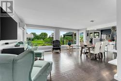 Open concept main floor - 