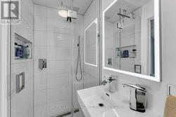 Ensuite with heater floor - 