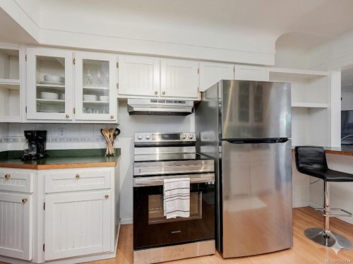 4071 Cedar Hill Rd, Saanich, BC 