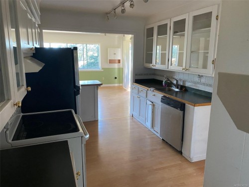 4071 Cedar Hill Rd, Saanich, BC 