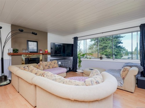 4071 Cedar Hill Rd, Saanich, BC 