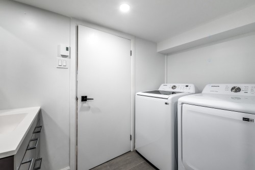 Laundry - 2127 Rue Wurtele, Montréal (Ville-Marie), QC 