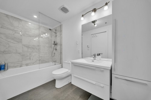 Bathroom - 314-4599 Av. Clanranald, Montréal (Côte-Des-Neiges/Notre-Dame-De-Grâce), QC 