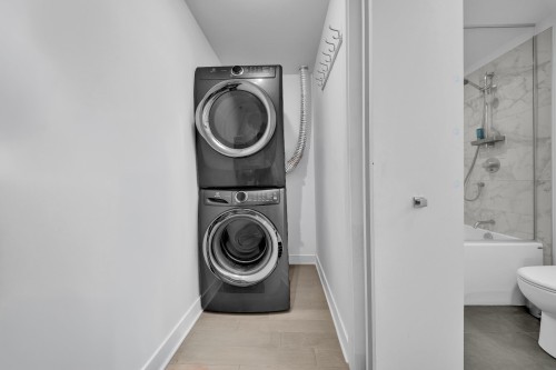 Laundry - 314-4599 Av. Clanranald, Montréal (Côte-Des-Neiges/Notre-Dame-De-Grâce), QC 