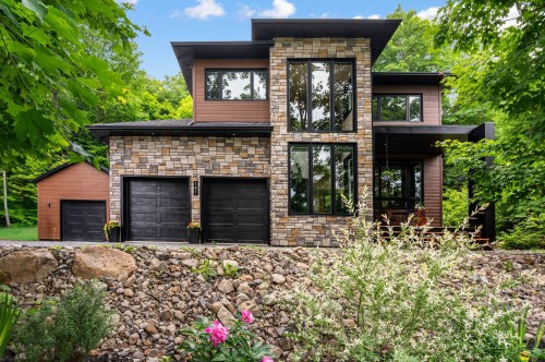 141 Ch. du Ruisseau-Noir  Sainte-Agathe-Des-Monts, QC J8C 2Z8