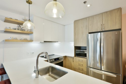 Kitchen - 306-7275 Rue D'Abancourt, Montréal (Saint-Léonard), QC - Indoor Photo Showing Kitchen With Upgraded Kitchen