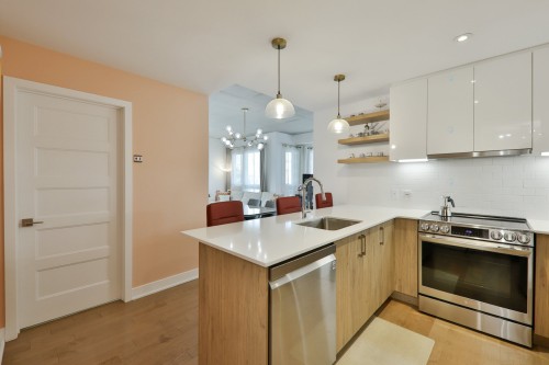Kitchen - 306-7275 Rue D'Abancourt, Montréal (Saint-Léonard), QC - Indoor Photo Showing Kitchen With Upgraded Kitchen