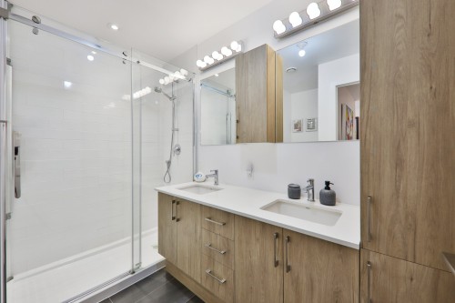 Bathroom - 306-7275 Rue D'Abancourt, Montréal (Saint-Léonard), QC - Indoor Photo Showing Bathroom