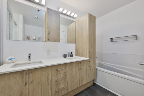 Bathroom - 306-7275 Rue D'Abancourt, Montréal (Saint-Léonard), QC - Indoor Photo Showing Bathroom