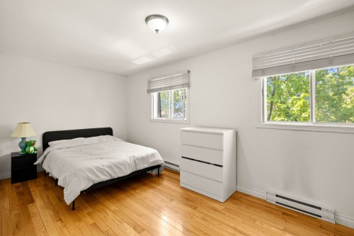 Chambre à coucher - 50 Av. De Portsmouth, Pointe-Claire, QC - Indoor Photo Showing Bedroom