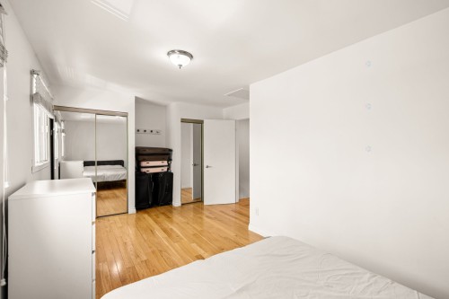 Chambre à coucher - 50 Av. De Portsmouth, Pointe-Claire, QC - Indoor Photo Showing Bedroom