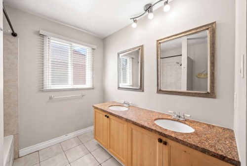 Salle de bains - 50 Av. De Portsmouth, Pointe-Claire, QC - Indoor Photo Showing Bathroom