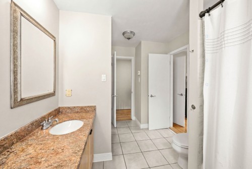 Salle de bains - 50 Av. De Portsmouth, Pointe-Claire, QC - Indoor Photo Showing Bathroom
