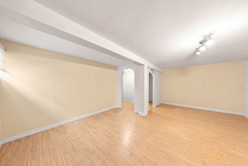 Salle de jeux - 50 Av. De Portsmouth, Pointe-Claire, QC - Indoor Photo Showing Other Room