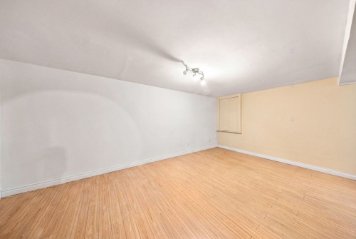 Salle de jeux - 50 Av. De Portsmouth, Pointe-Claire, QC - Indoor Photo Showing Other Room
