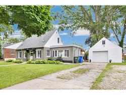 2337 PARKWOOD Avenue Windsor, ON N8W 2K3