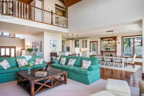 Open floor plan living - great for entertaining - 176 Bartlett Boulevard, Collingwood, ON 