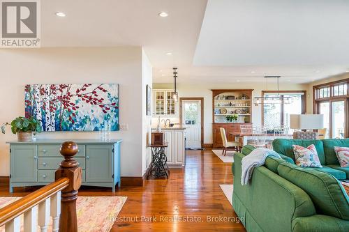 Front entrance landing in the great room - 176 Bartlett Boulevard, Collingwood, ON 