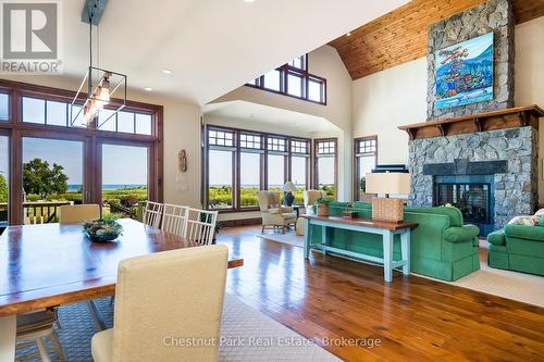 Great room with panoramic views of Georgian Bay - 176 Bartlett Boulevard, Collingwood, ON 