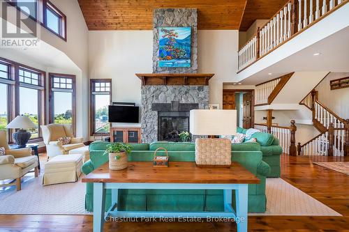 Floor-to-ceiling fieldstone gas fireplace - 176 Bartlett Boulevard, Collingwood, ON 