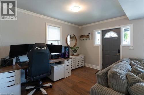 124 Balsam Avenue N, Hamilton, ON 
