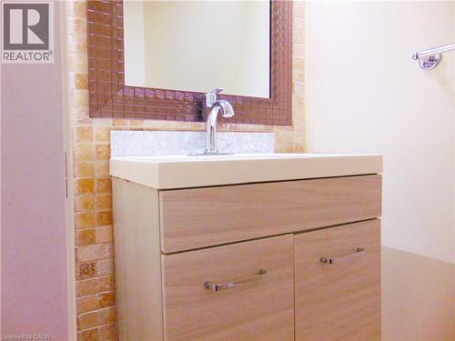 Powder room - 214 Snowdrop Crescent, Kitchener, ON 