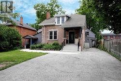 174 OWEN STREET Barrie, ON L4M 3H9