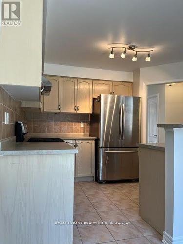 3246 Ridgeleigh Heights, Mississauga, ON - Indoor Photo Showing Kitchen