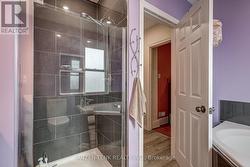 Upstair 5pc Bath - 