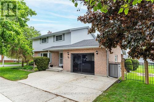 31 BLACKFRIAR LANE  Brantford, ON N3R 7M2
