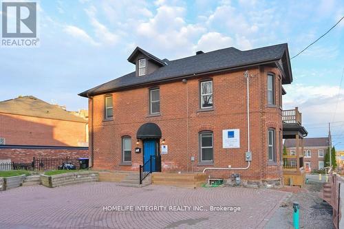 25 Berczy Street, Barrie, ON 